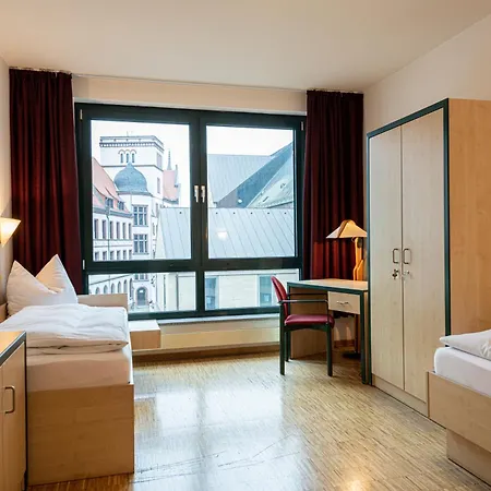 Roncalli-haus - Tagungs-und Seminarhaus Otel *