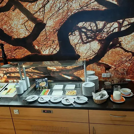 Roncalli-haus - Tagungs-und Seminarhaus Otel *